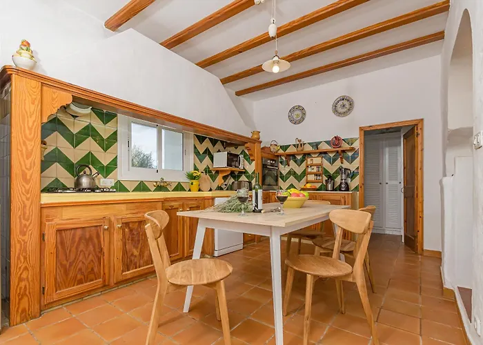 Biniarroga Nou فيلة ماهون